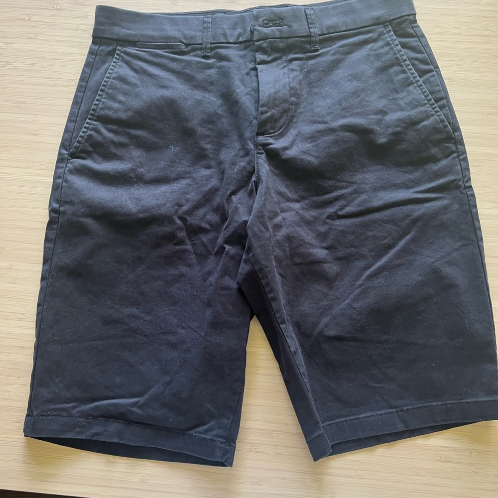** Men’s Gap khaki shorts **
